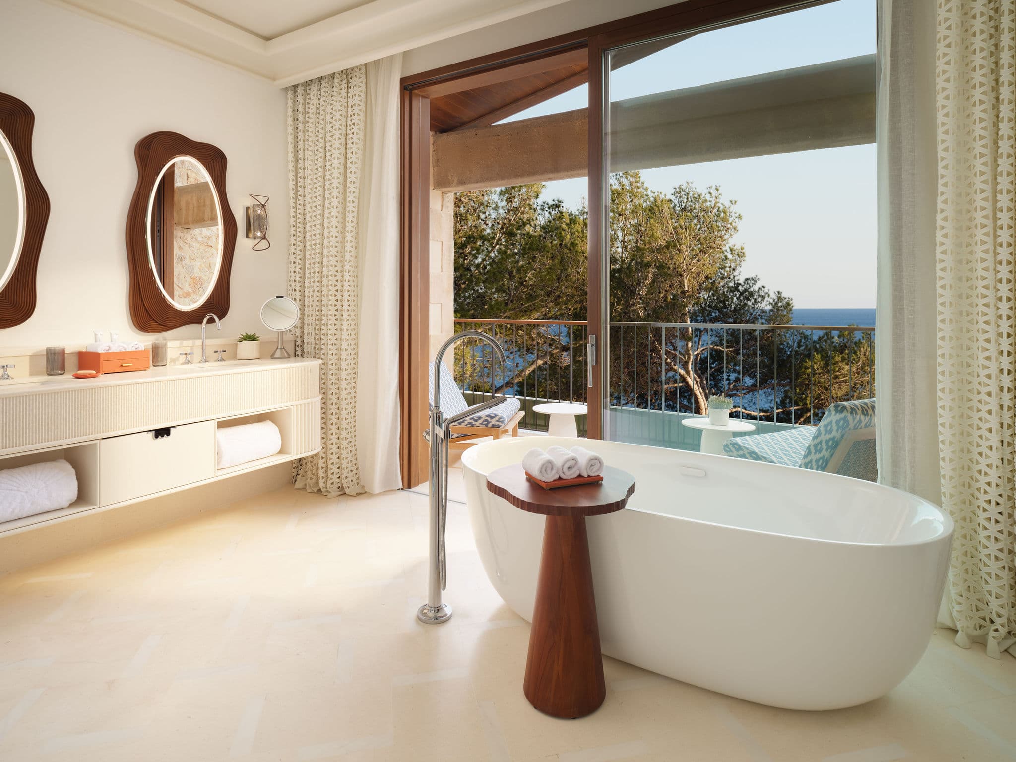 Junior Sea View Suite with Roof Top Pool