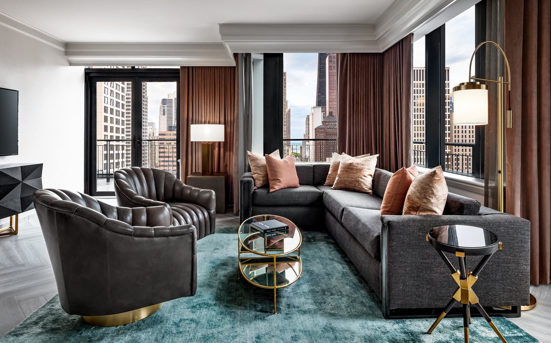 Superior Queen, Queen Room