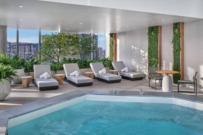 The Ritz-Carlton Suite