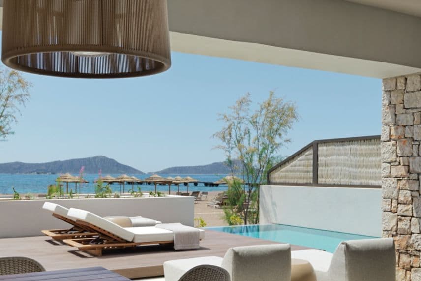 Premier Infinity Swim-Up Guest Room