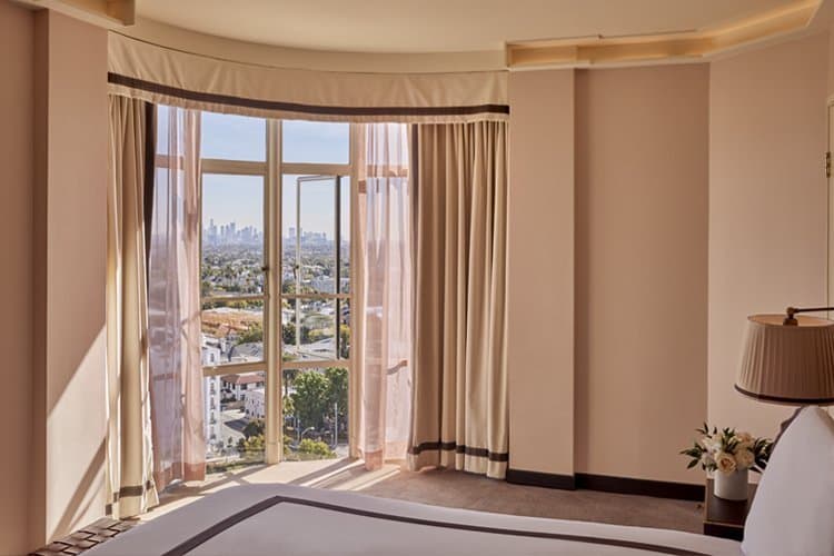 Deluxe Queen Suite