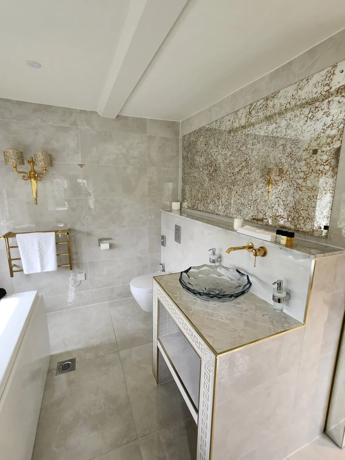Chapel Suite