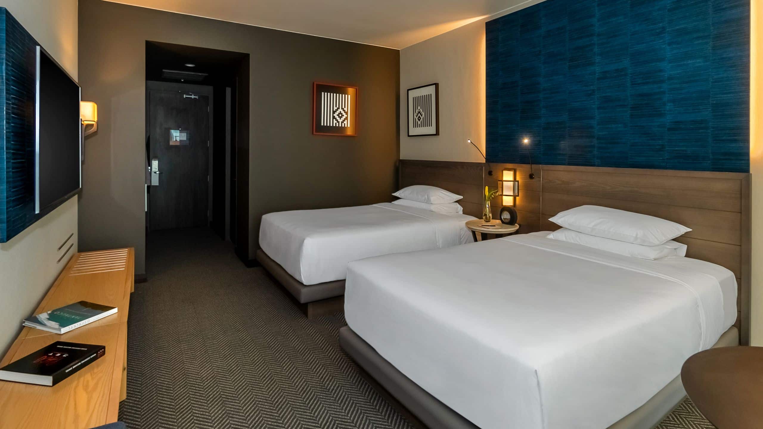 2 Queen Beds