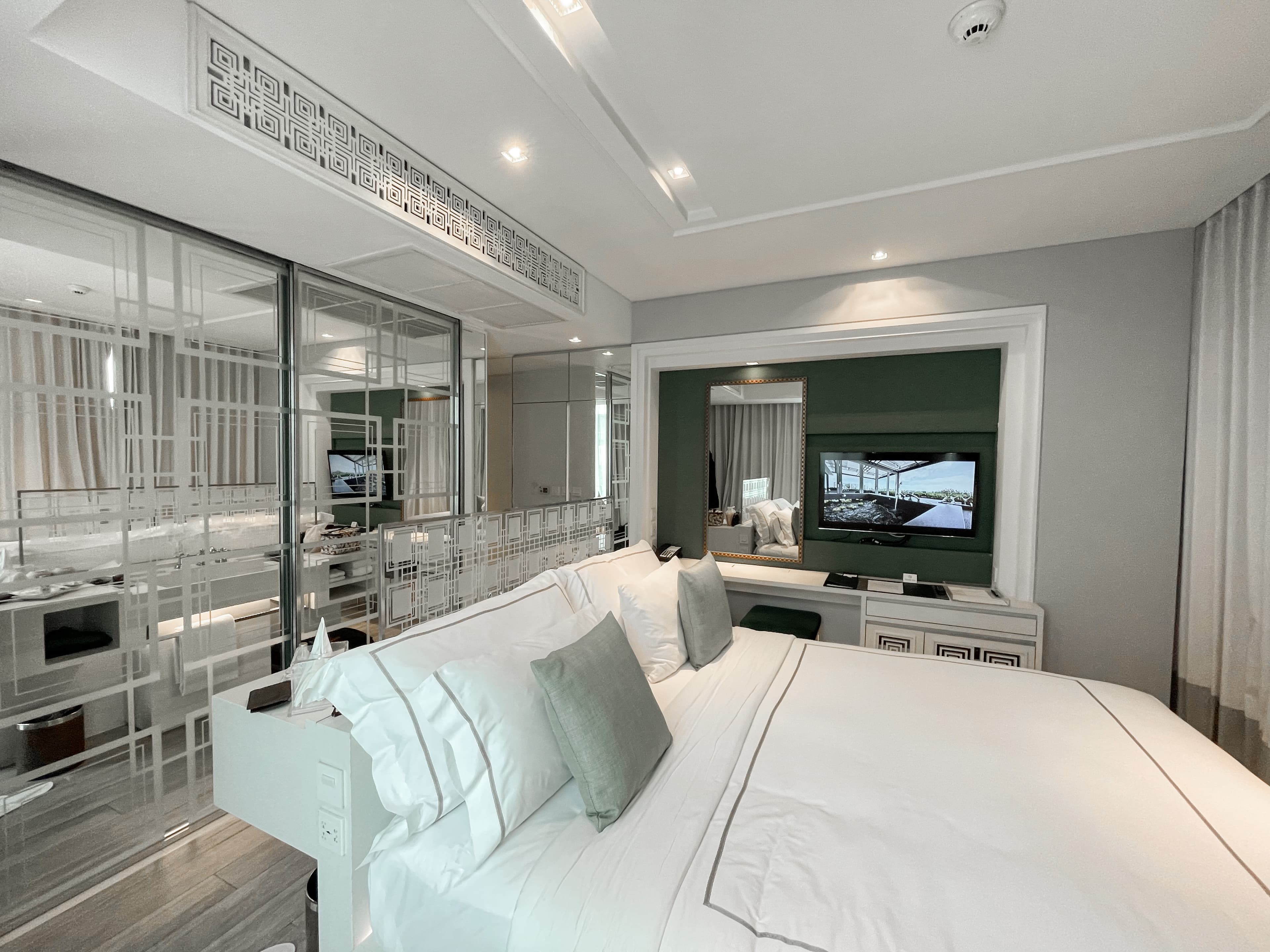 Grand Deluxe Jacuzzi