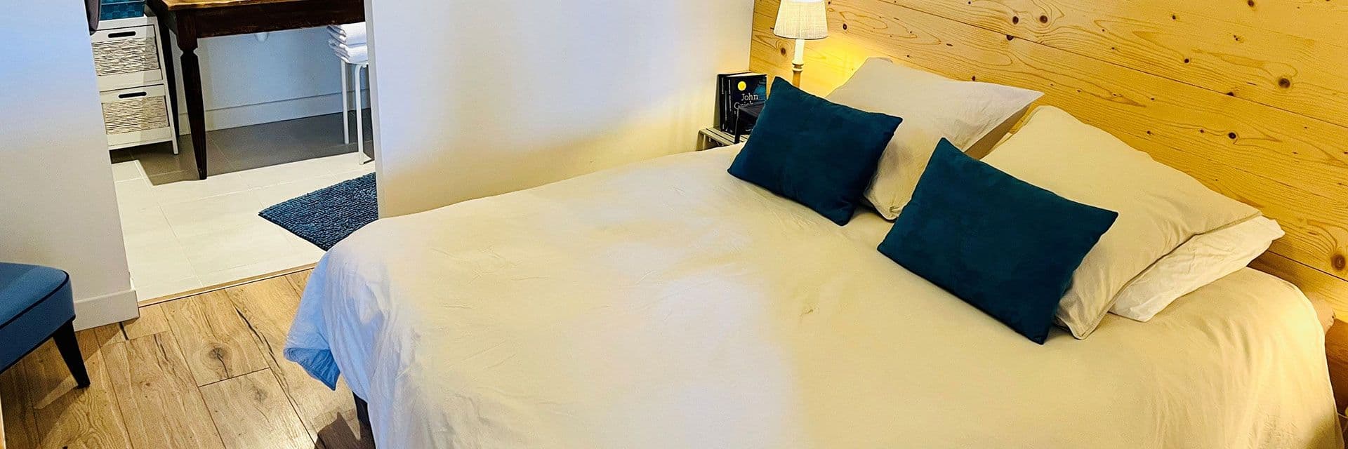 Cozy Room (2nd Floor)
