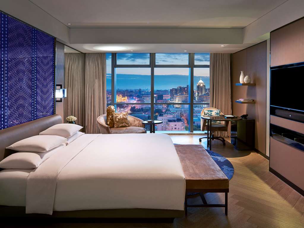Luxury Room Club, 1 King Bed