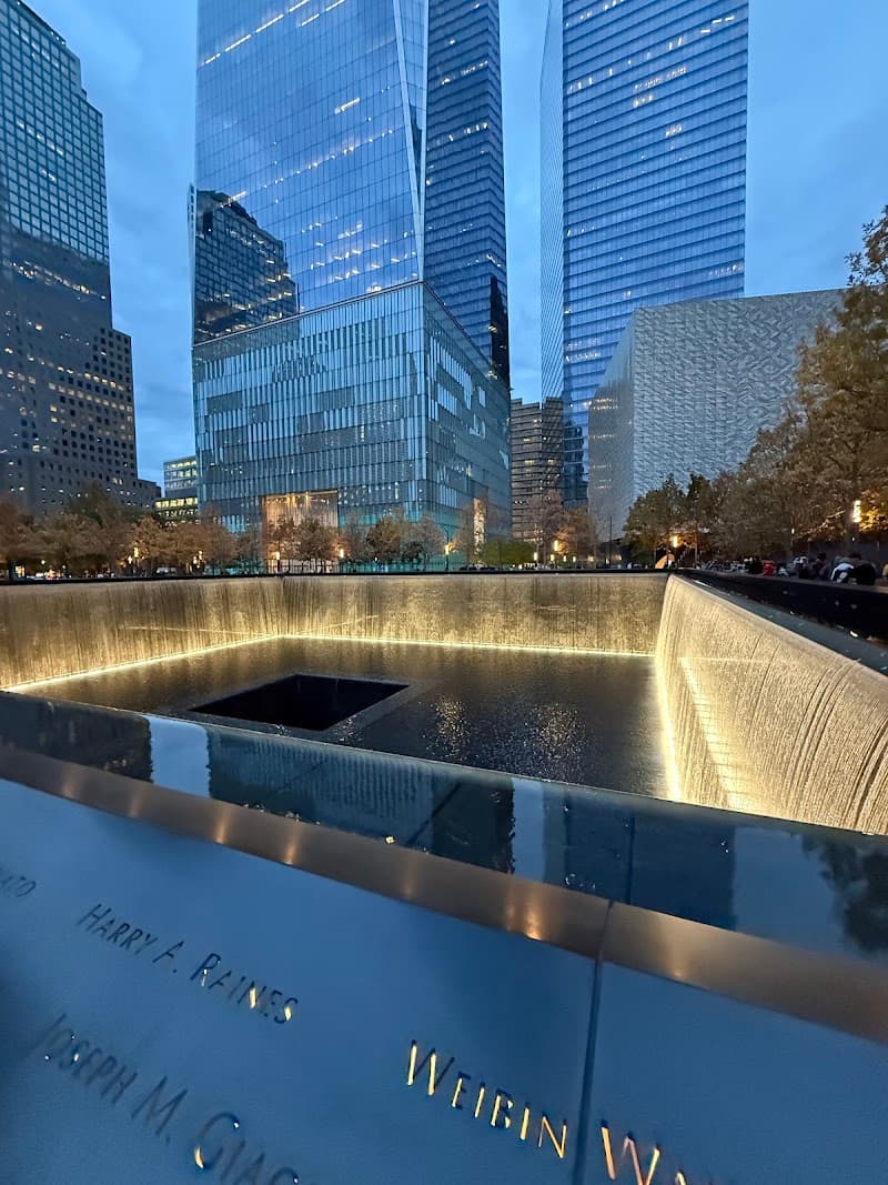 9/11 Memorial & Lower Manhattan Walk