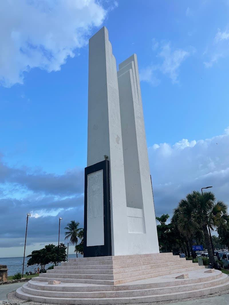 Adrian Tropical (Malecon)