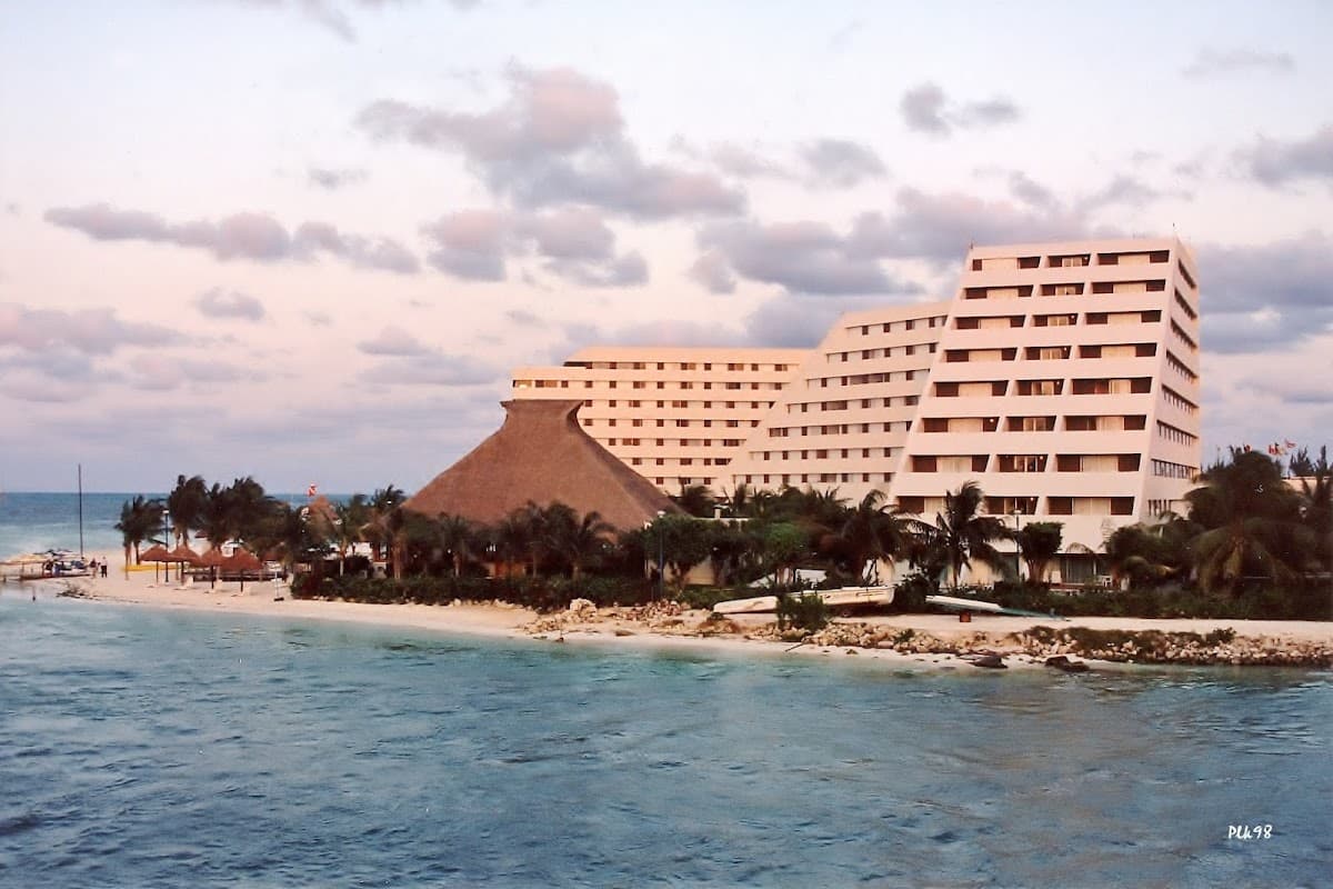 Airbnb Apartment - Hotel Zone or Playa Mujeres