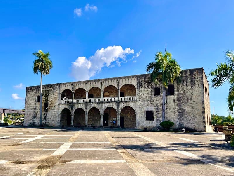 Alcázar de Colón (Exterior & Plaza Time)