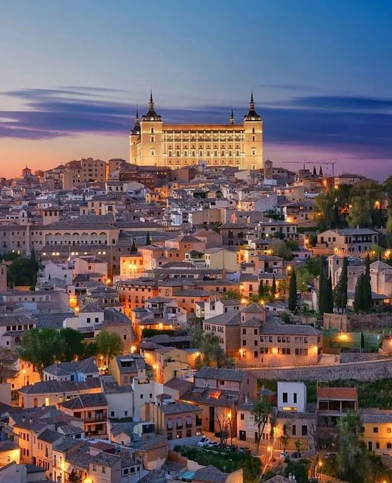 Alcázar de Toledo & Army Museum