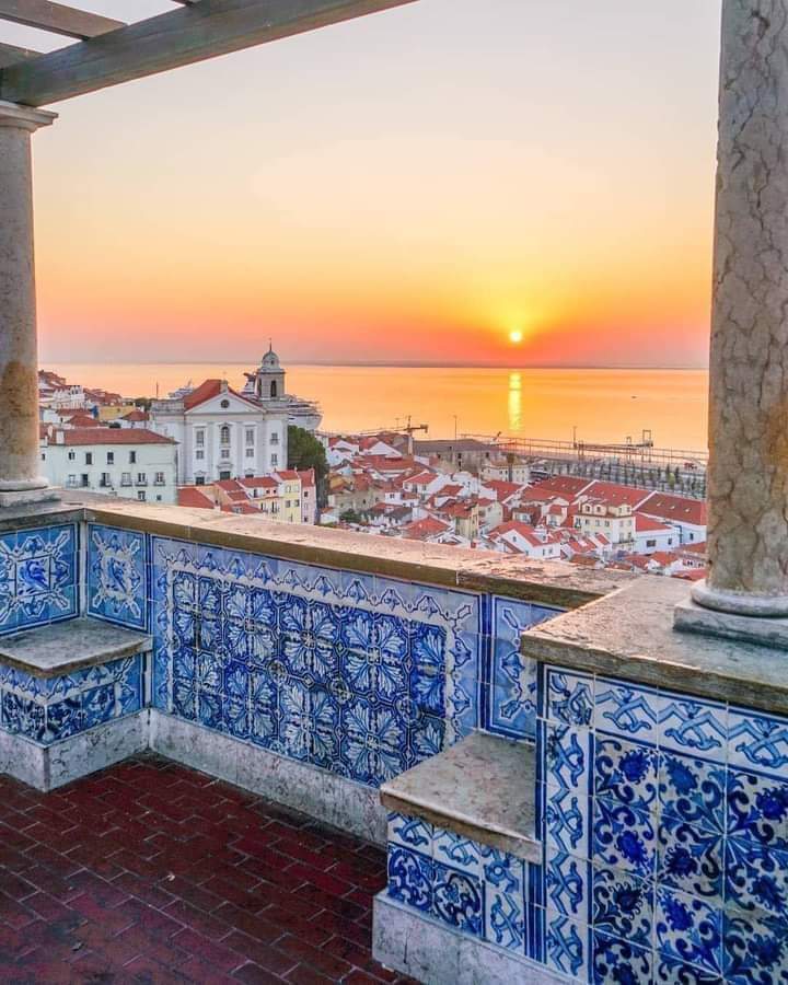 Alfama & Miradouro de Santa Luzia