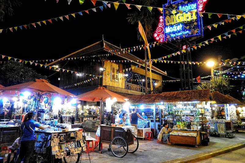 Angkor Night Market & Lane Wandering