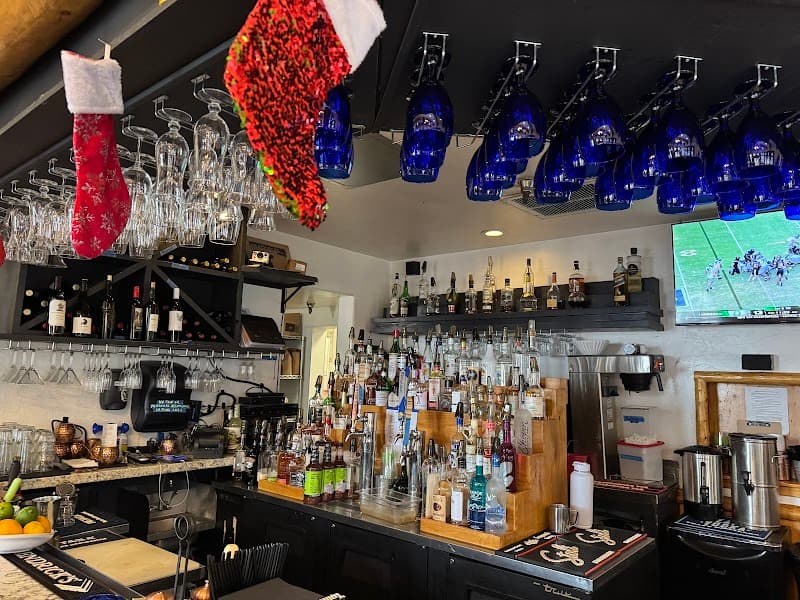 Artemis Lakefront Café (Mediterranean, Veg & Fish)