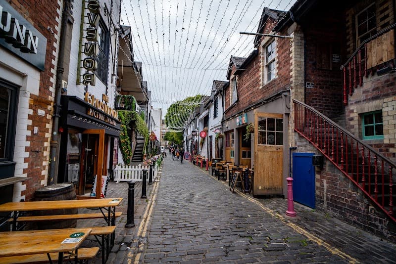 Ashton Lane Evening Explore