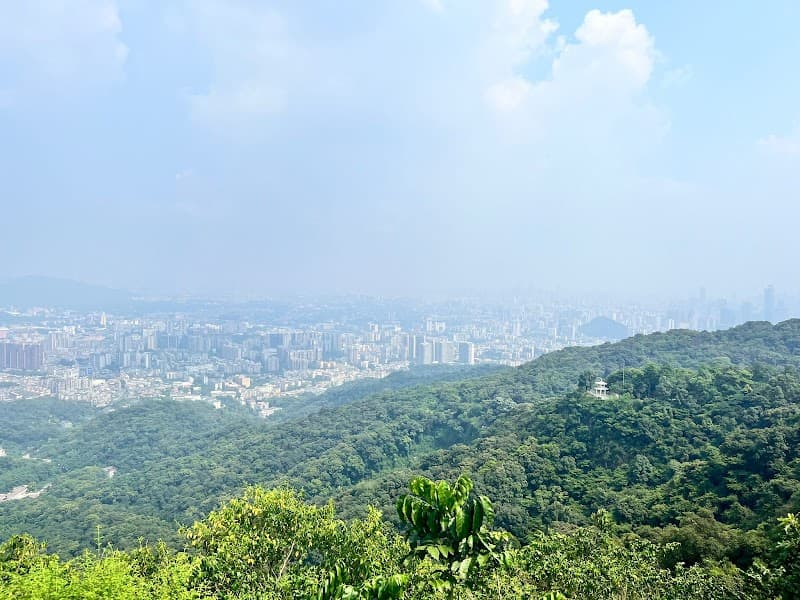 Green Guangzhou Getaway: Rivers, Temples & Jungle Skylines