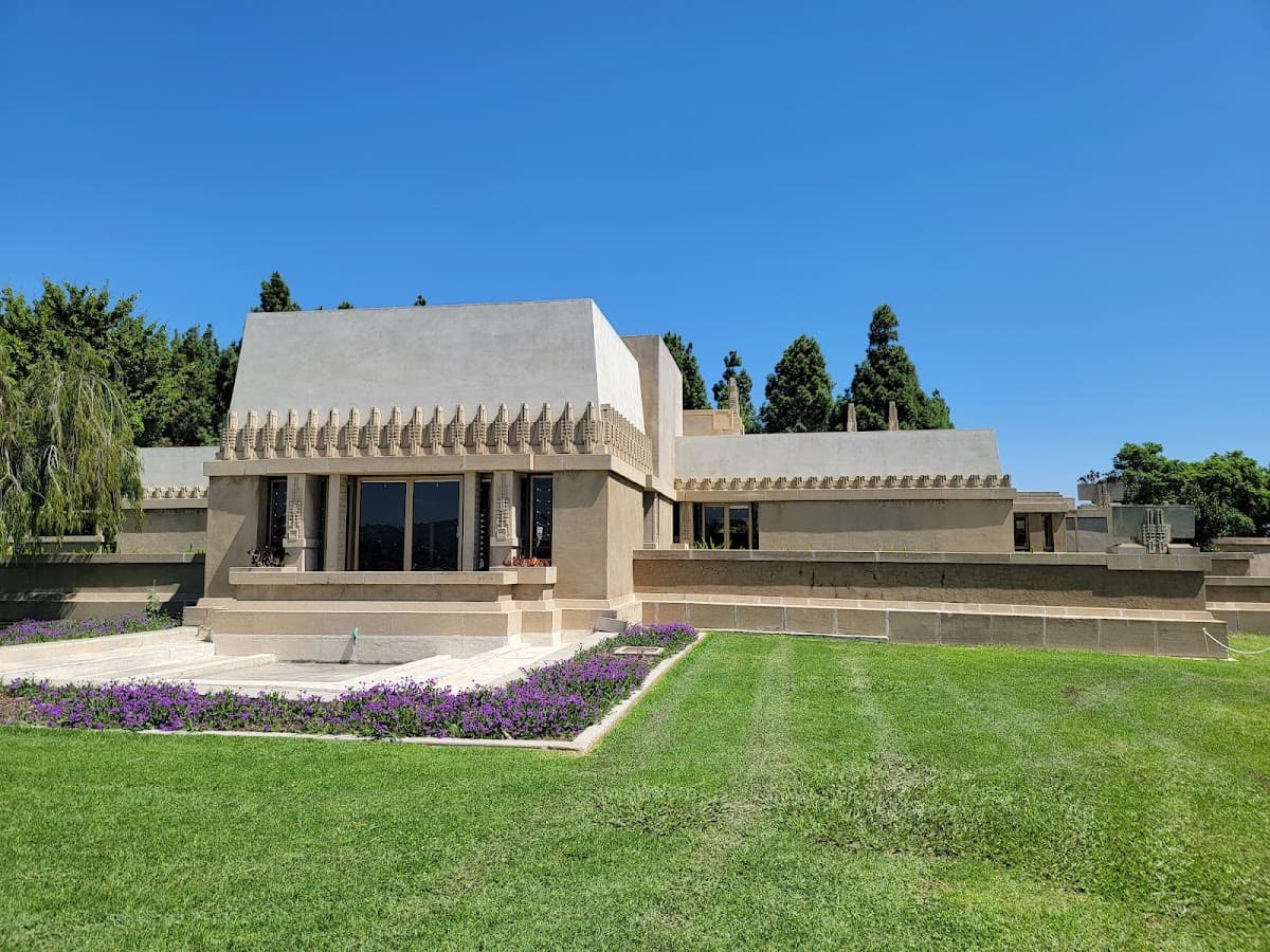 Barnsdall Art Park & Hollyhock House