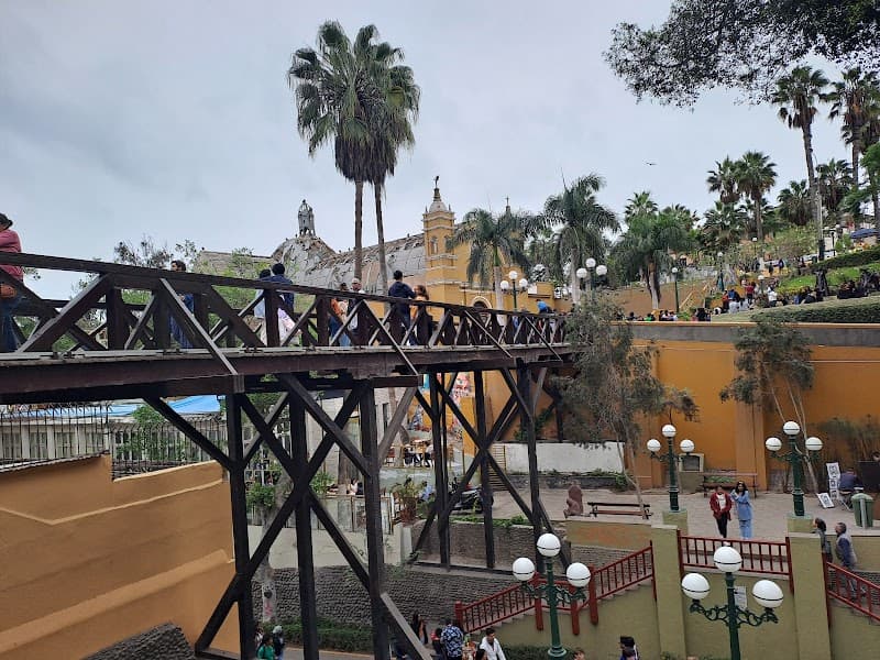 Barranco Street Art & Puente de los Suspiros