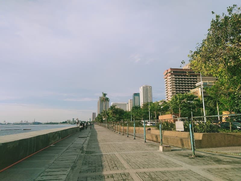Baywalk along Manila Bay