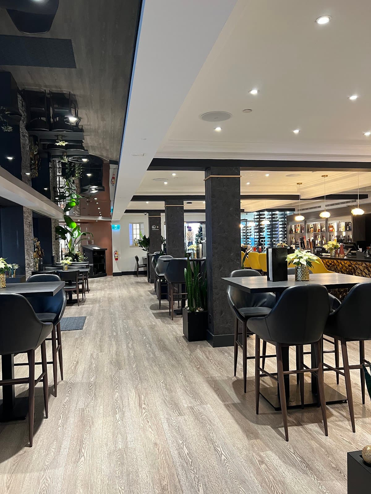 Benchmark Wine Bar