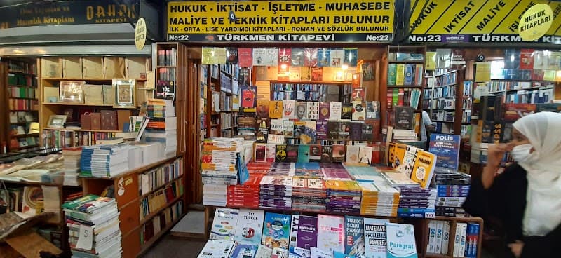Beyazıt Square and Book Bazaar (Sahaflar Çarşısı)