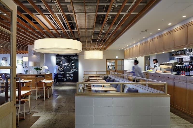 Ultra-Luxe Tokyo Escape: Bay Breeze & City Glow