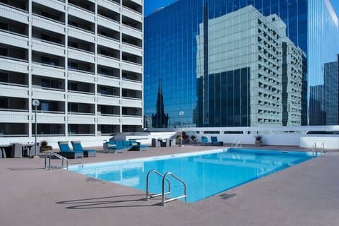 Blaze Restaurant & Lounge (Delta Hotels by Marriott Winnipeg)