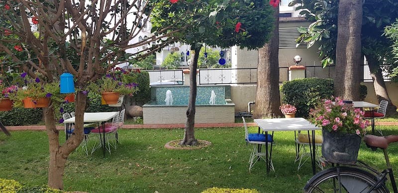 Blue Heaven Apart Hotel Restaurant & Bar