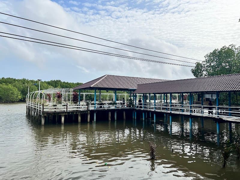 Boat Ride through Peam Krasaop Channels