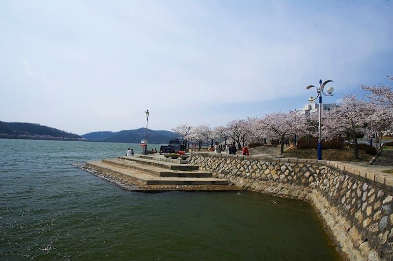 Bomun Lake Loop Walk