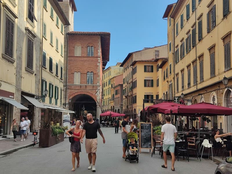 Borgo Stretto & Piazza delle Vettovaglie