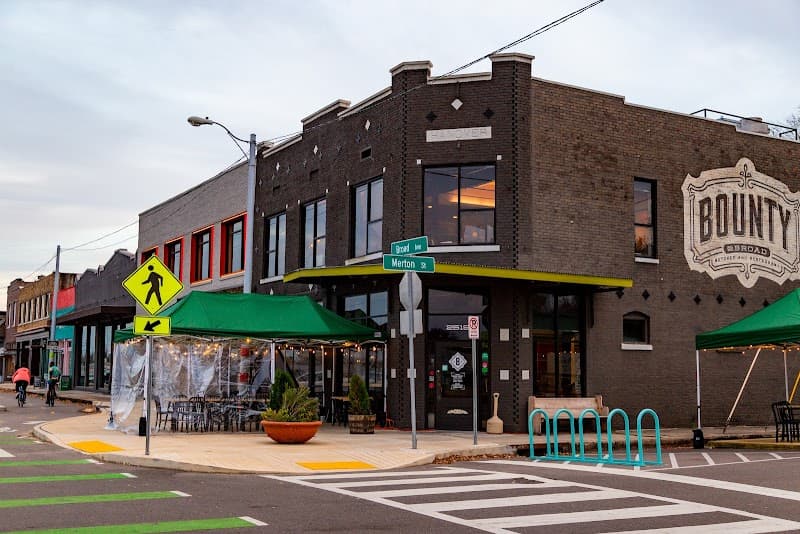 Broad Avenue Arts District Shopping