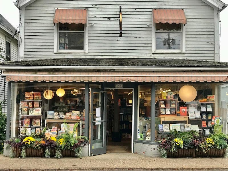 Tropical Family Escape to Oak Bluffs