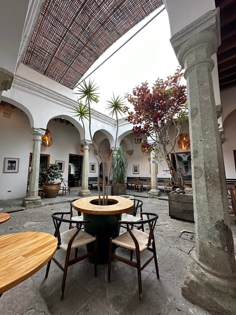 Café Brújula (Macedonio Alcalá)