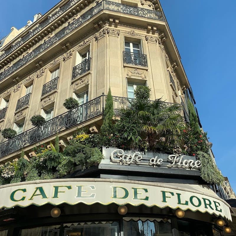 One Perfect Paris Day for Adventurous Couples