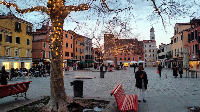 Campo Santa Margherita & Social Wine Hour