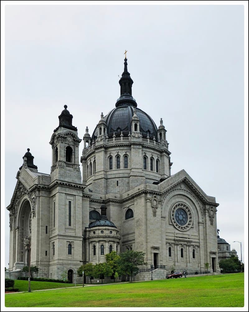 Three Easy Days in St. Paul: River Views, Gardens, and Historic Corners