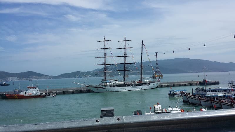 Cau Da Port & Coastal Walk