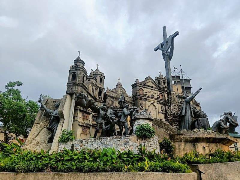 Cebu Heritage Monument and Colon-area walk
