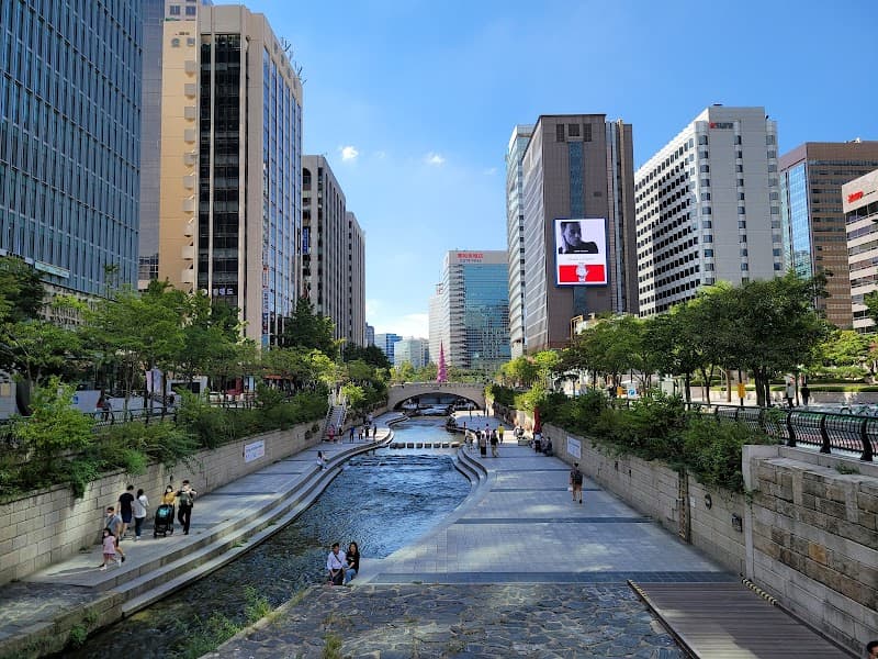Cheonggyecheon Stream Walk