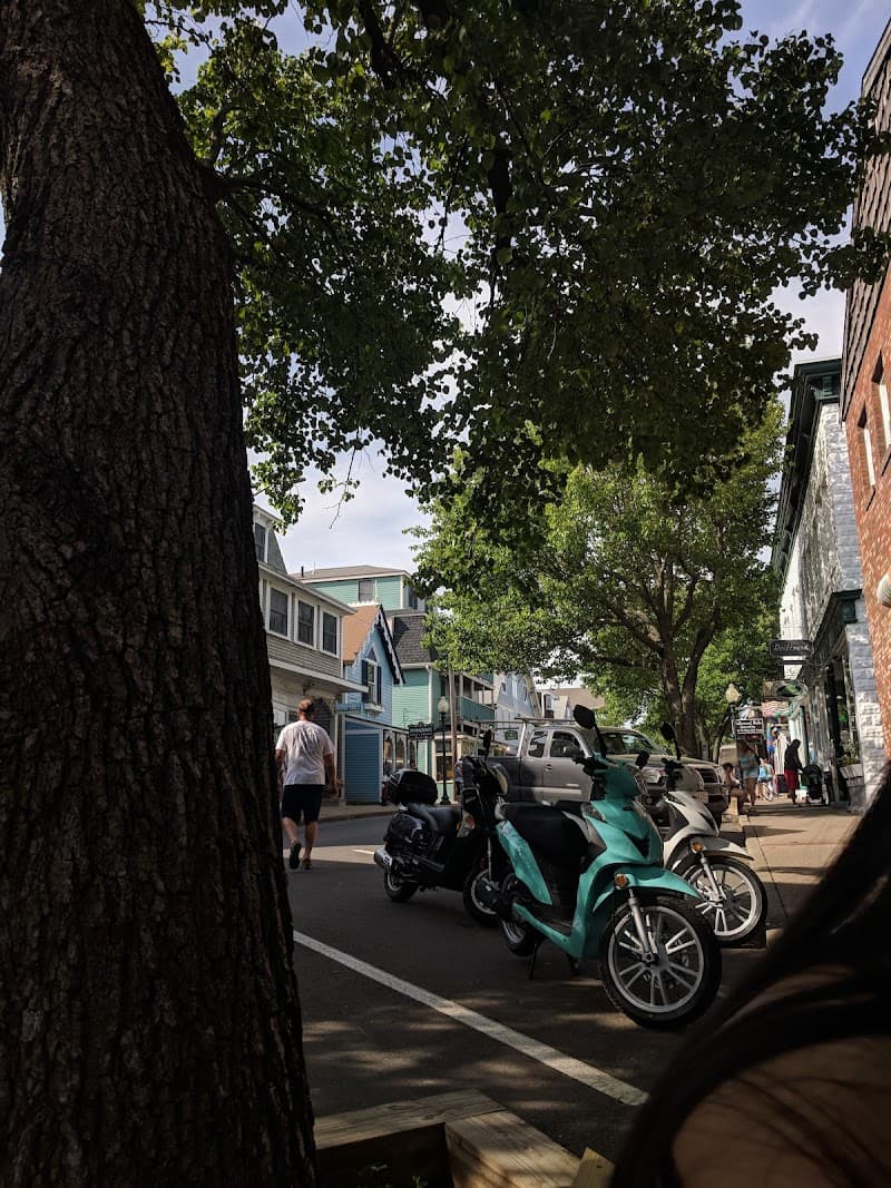 Circuit Avenue Shopping