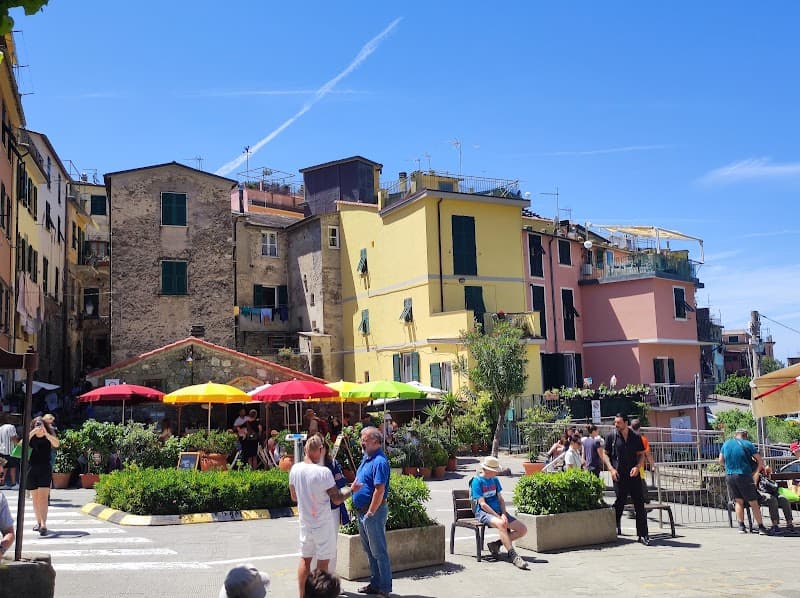Corniglia Coast Walks, Sea Views, and Slow-Food Evenings