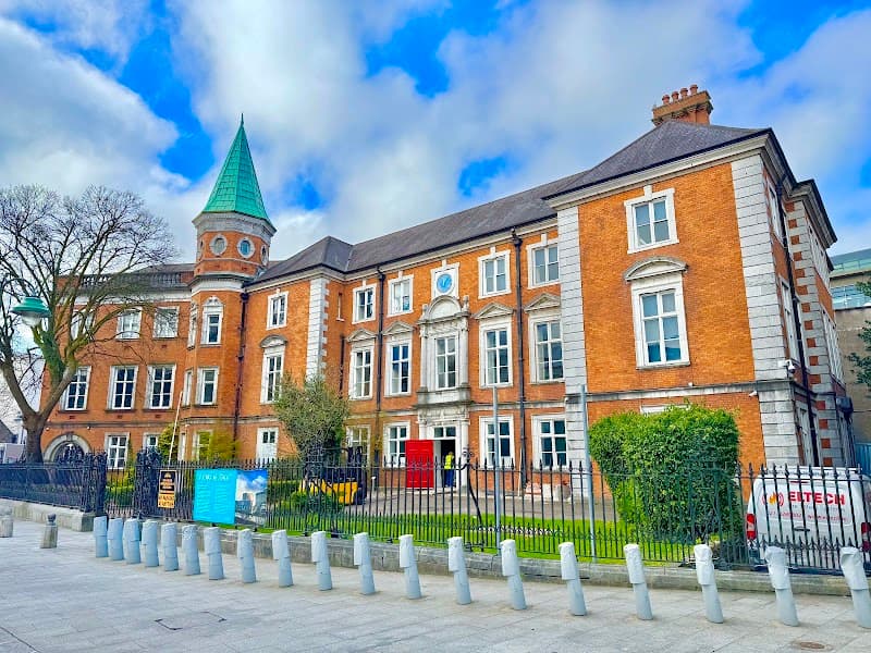 Crawford Art Gallery & Oliver Plunkett Street Pubs