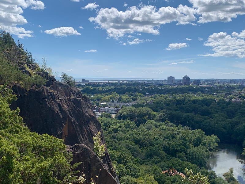 East Rock Park Hike to Summit