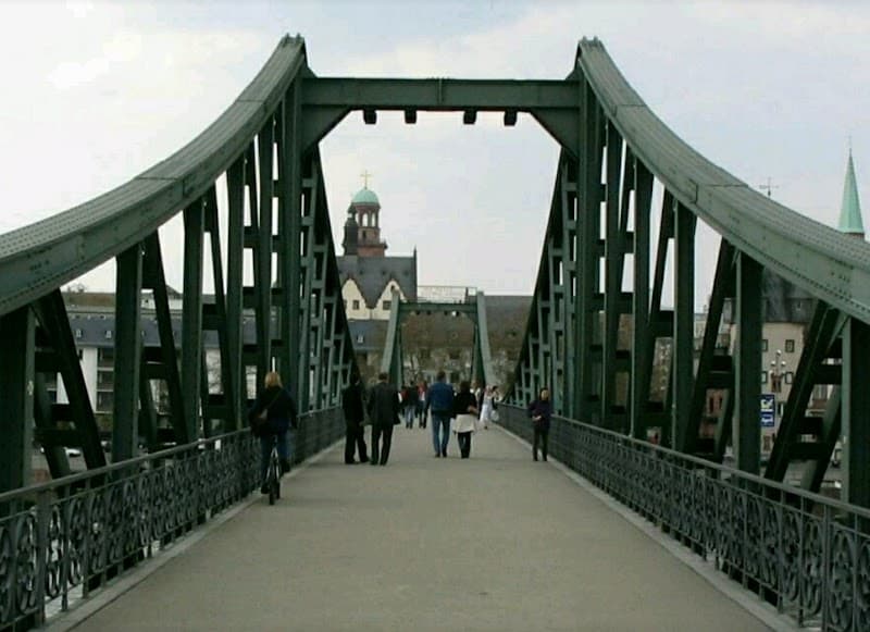 Eiserner Steg Bridge & Riverbank