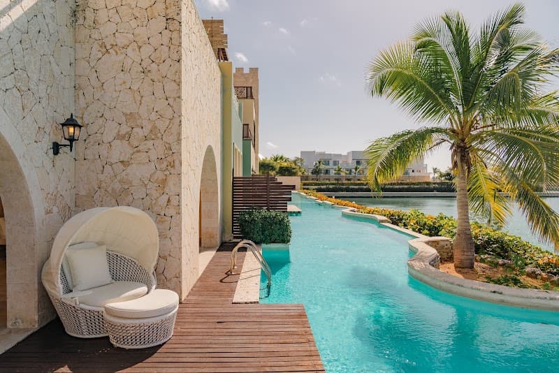 El Pescador Beach Restaurant