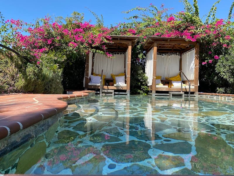 El Vino Hotel & Suites