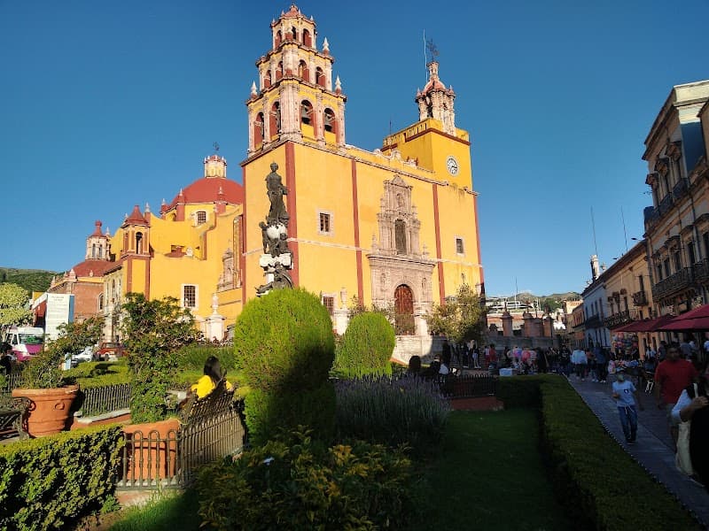 Evening People‑Watching at Plaza de la Paz