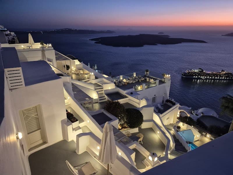 Fira to Firostefani Cliffside Stroll
