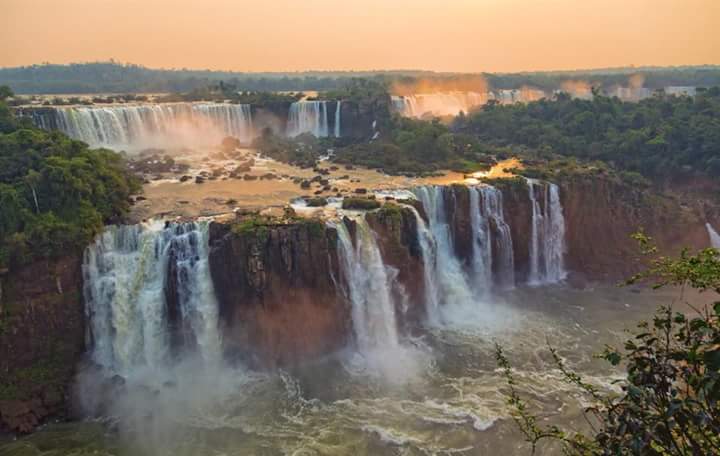 Free Explore: Avenida das Cataratas Hotel Strip